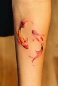 小鱼纹身 很好看的一组纹身小鱼图片欣赏