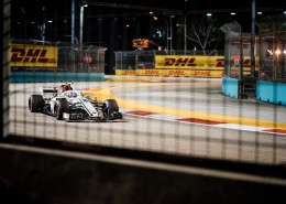 赛道上的F1赛车图片(15张)