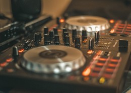 DJ混音器的图片(14张)