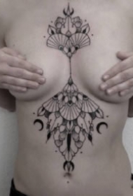女性的一组黑灰色梵花纹身图欣赏