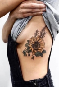 一组9张漂亮的向日葵纹身图片