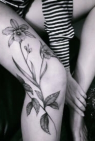 性感的9张女生大腿处小清新纹身图案