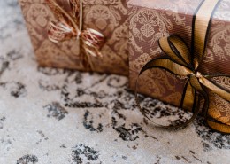 绑着金色丝带的礼物盒图片(10张)