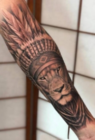 狮子纹身 包小臂的一组写实风格的狮子纹身图案