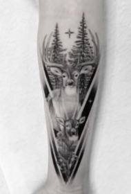 手臂鹿纹身 9款黑灰色的包臂鹿头纹身图案