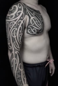 图腾纹身花臂 9款男士手臂上的黑色图腾纹身图案