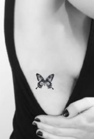 几张不错的黑色小蝴蝶纹身作品图