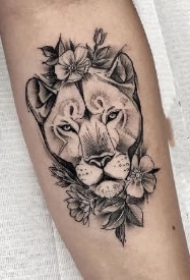 18款适合狮子座的狮头纹身作品图案