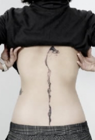 适合女生背部的一组小纹身作品图片