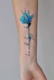 胳膊花纹身 手臂上小清新的一组小臂花朵纹身图片