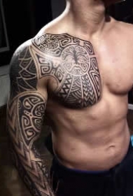 巨石强森纹身 纹身肌肉猛男道恩强森的图片赏析