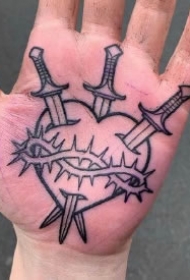 几款个性的手掌心纹身 作品虽酷 但需谨慎