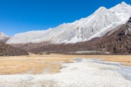 四川稻城亚丁雪山风景图片(11张)