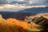 新疆努尔加大峡谷雨后风景图片(13张)