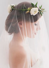 新娘优雅发型加上美美的花环图片