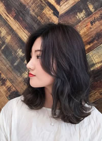 一组女生中长发烫发图片欣赏