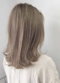 清透发色：浅棕色 女生减龄的发色图片欣赏