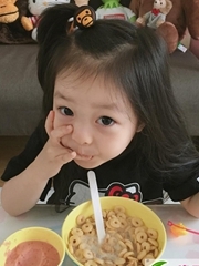 韩国小萝莉可爱扎发 小女孩编发扎发儿童发型大全