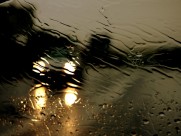 雨中的车图片(10张)
