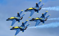 美国海军“蓝天使”飞行表演队图片(4张)