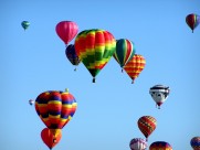 空中的热气球图片(16张)