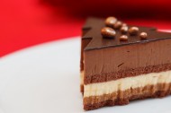 豪华巧克力蛋糕甜点图片