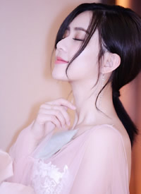 刘颖伦露背白纱裙性感图片
