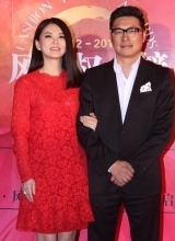 李湘与老公王岳伦甜蜜亮相 众女星爆乳抢镜