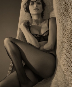 盖尔·加朵黑色性感时尚大片图片