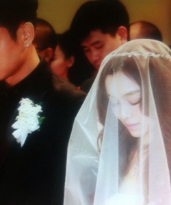 范范黑人陈建州结婚两周年纪念日微博晒婚礼照片