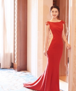 楚月红裙优雅写真图片
