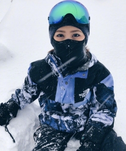 邓紫棋雪地滑雪写真图片