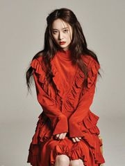 韩星Krystal红裙登杂志 另类雀斑妆超酷