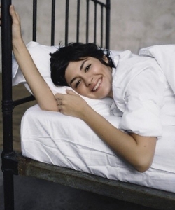 法国演员奥黛丽·塔图慵懒居家写真图片