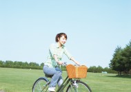 骑自行车的女孩图片(16张)