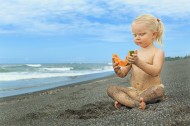 沙滩上的可爱儿童图片(17张)