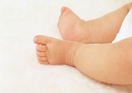 婴儿可爱的小脚图片(4张)
