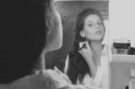 镜子里的美女图片(10张)