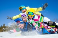 开心滑雪的一家人图片(20张)