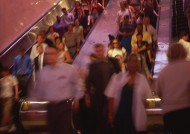 电梯、楼梯拥挤的人群图片(13张)
