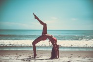 练瑜伽的美女图片(11张)