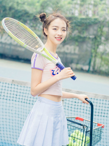 肌肤白皙网球少女清新写真活力十足