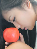气质型美女的红苹果私房图片