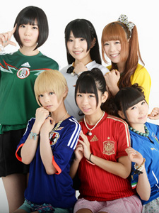 日本少女组合助阵世界杯清纯卖萌搞怪足球（2）