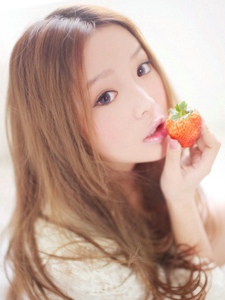 可爱甜美的草莓小女生