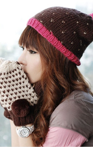 美女冬日里的清纯照 针织帽靓丽甜美