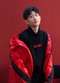 张一山代言颈霸男装宣传图欣赏