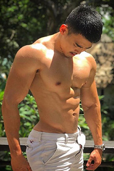 中国的肌肉型男帅哥照片