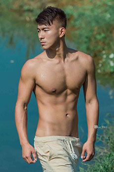 中国肌肉男模帅哥SHIN信户外性感艺术摄影写真图片