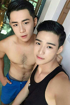 年轻帅气的中国同性情侣帅哥自拍照